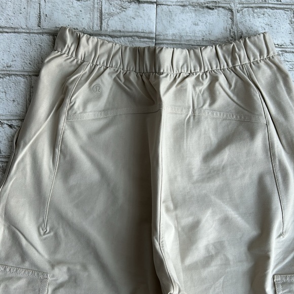 Lululemon Light Cargo Pant - Picture 6 of 9